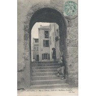 Antibes - rue de l'Orme,Porte de l'ancienne Citadelle